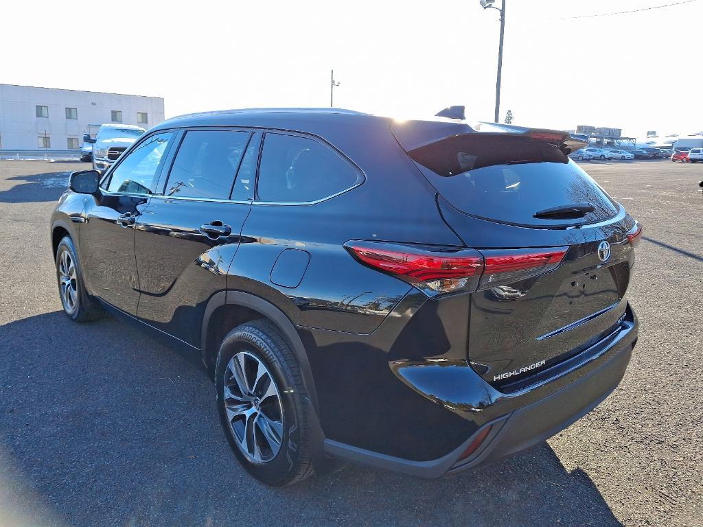 used 2022 Toyota Highlander car, priced at $36,900