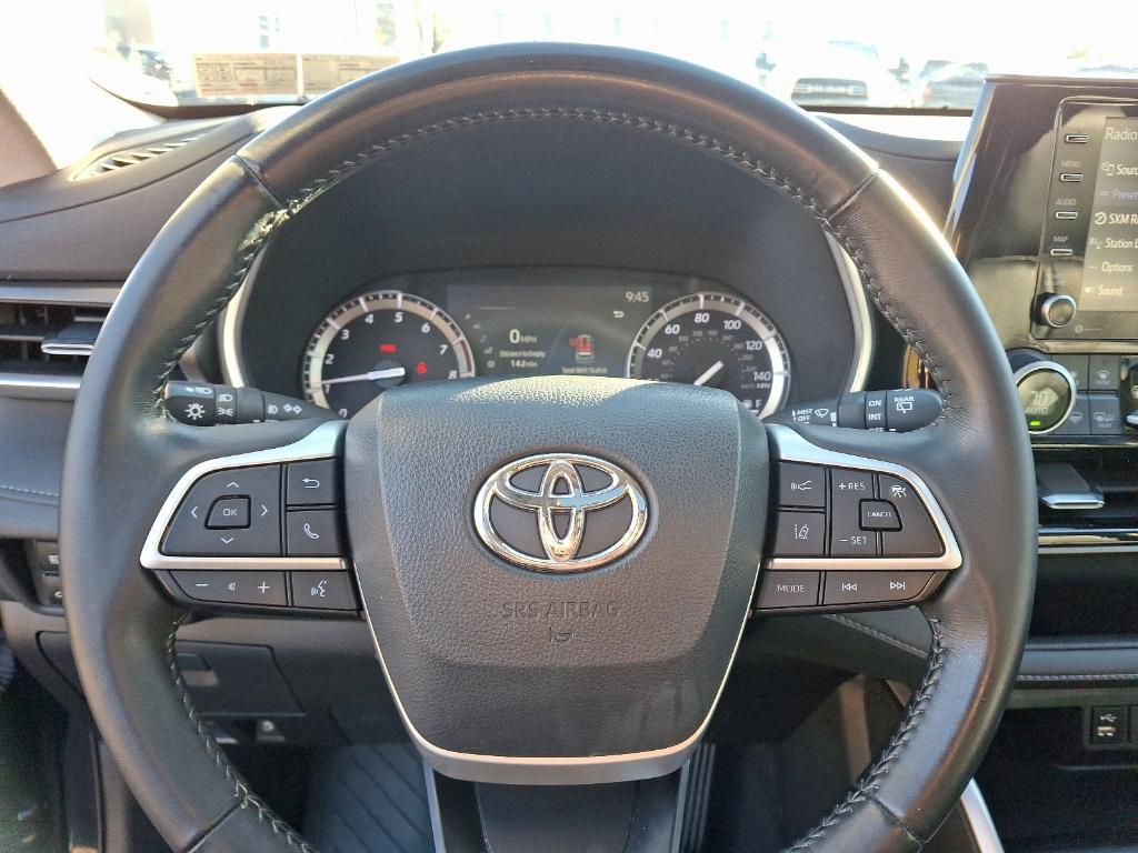 used 2022 Toyota Highlander car, priced at $36,900