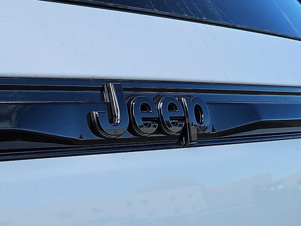 new 2025 Jeep Grand Cherokee car, priced at $42,941