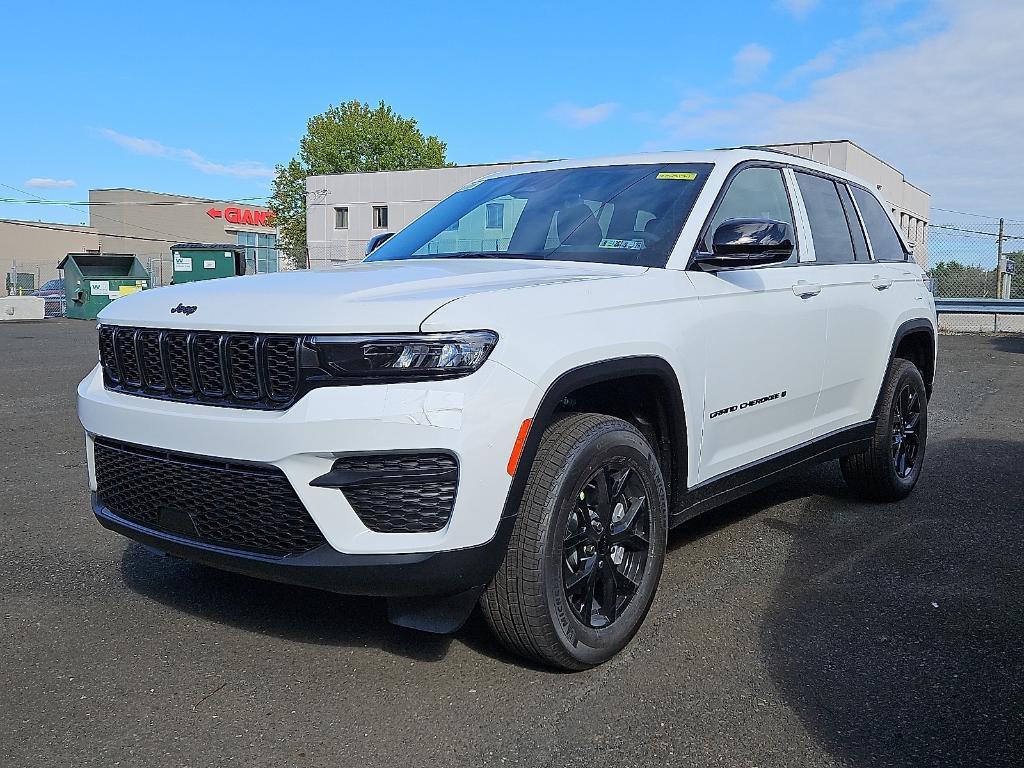 new 2025 Jeep Grand Cherokee car, priced at $42,196
