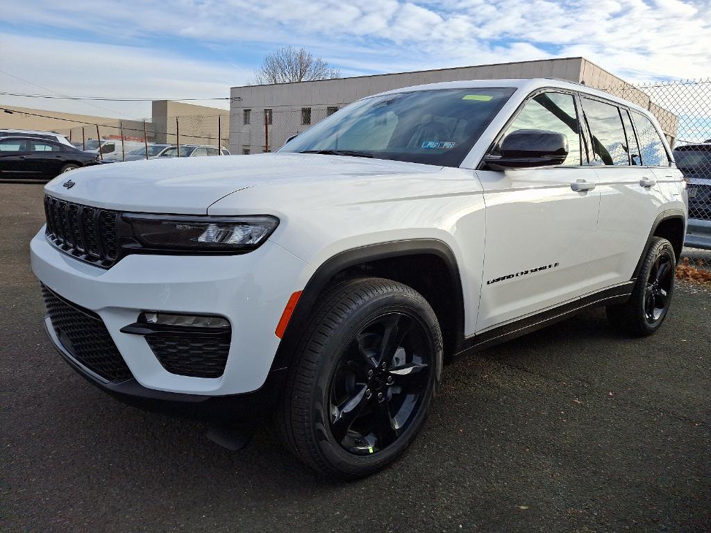 new 2025 Jeep Grand Cherokee car, priced at $51,500