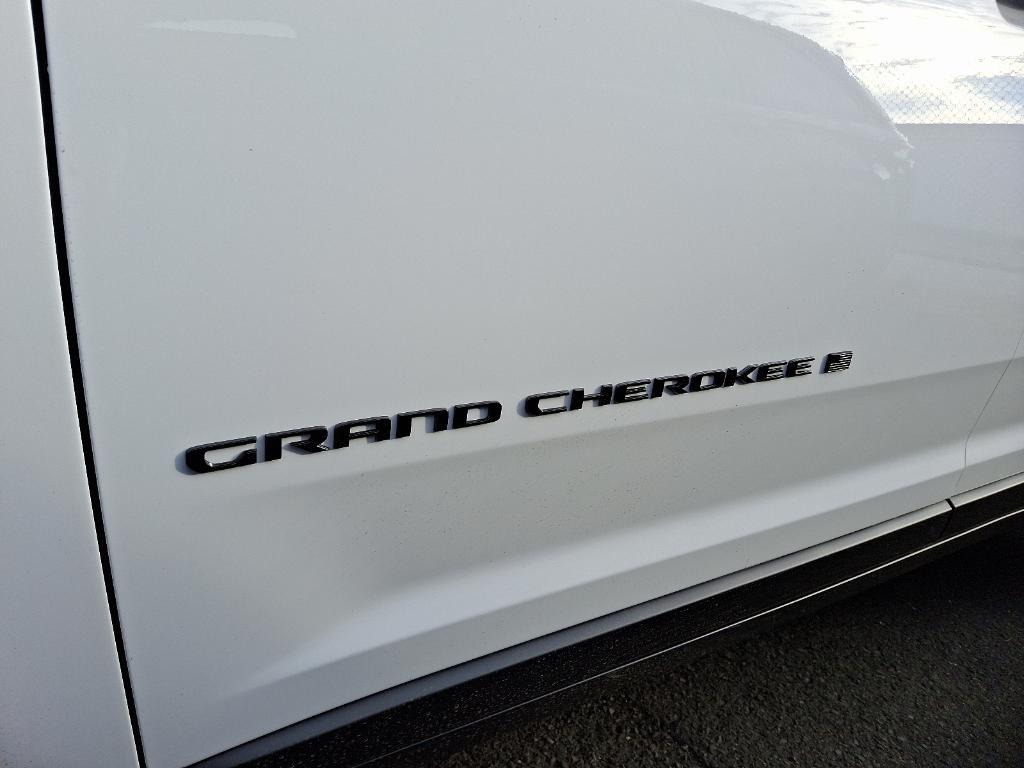 new 2025 Jeep Grand Cherokee car, priced at $51,500