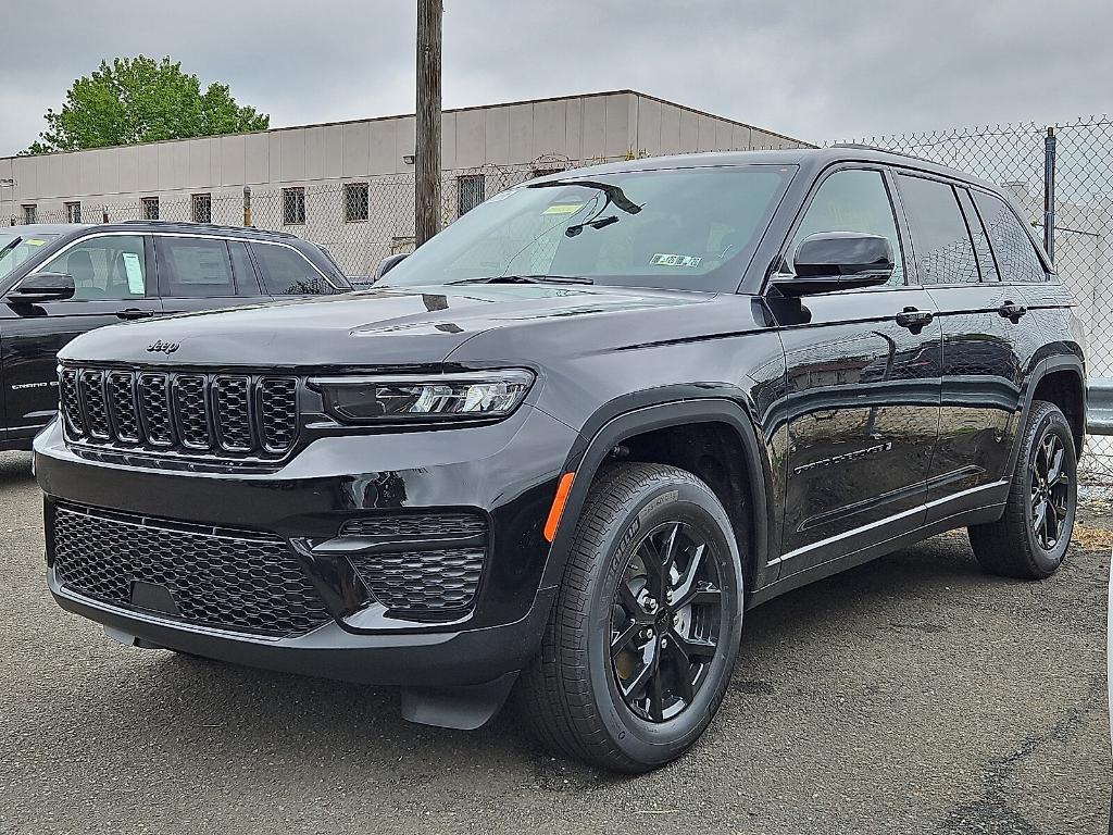 new 2025 Jeep Grand Cherokee car, priced at $43,536