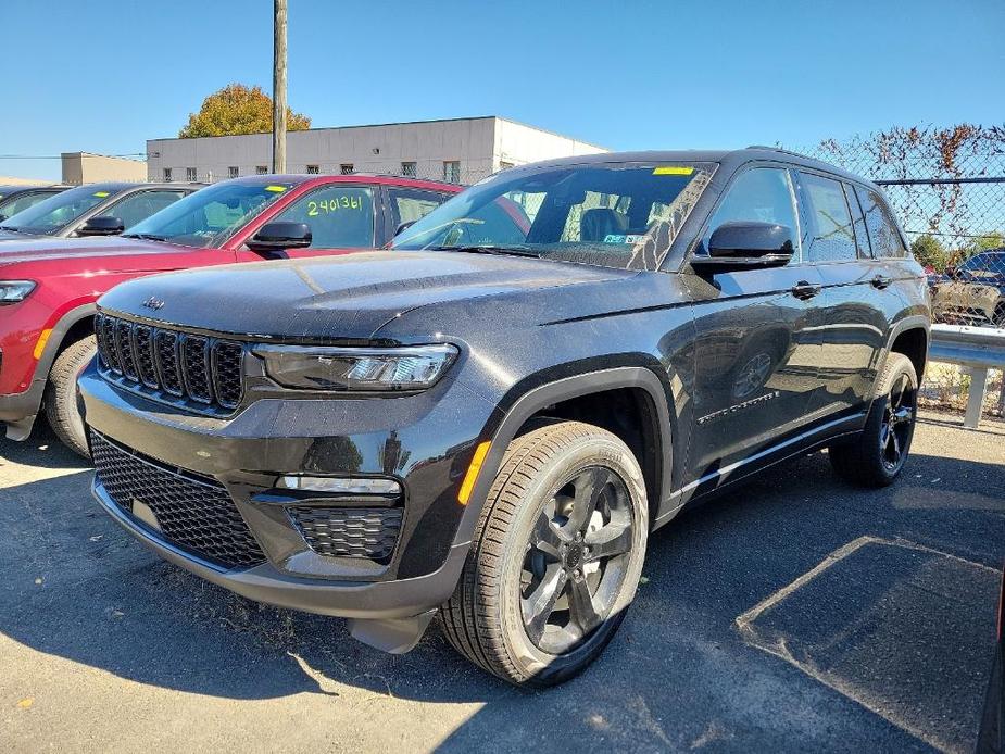 new 2025 Jeep Grand Cherokee car, priced at $52,095