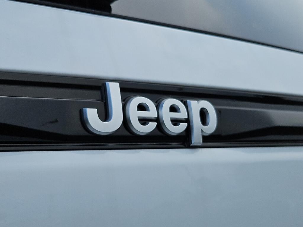 new 2025 Jeep Grand Cherokee car, priced at $40,381