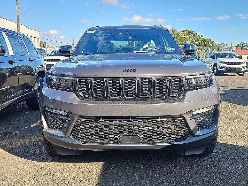 new 2025 Jeep Grand Cherokee car, priced at $49,541