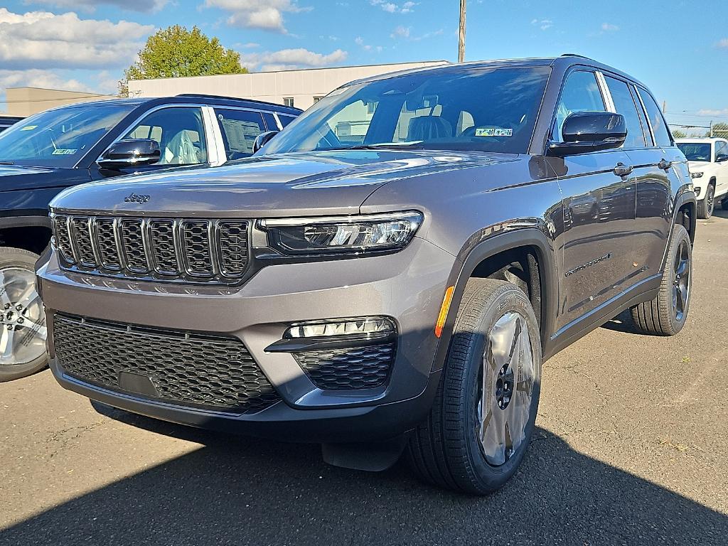 new 2025 Jeep Grand Cherokee car, priced at $49,541