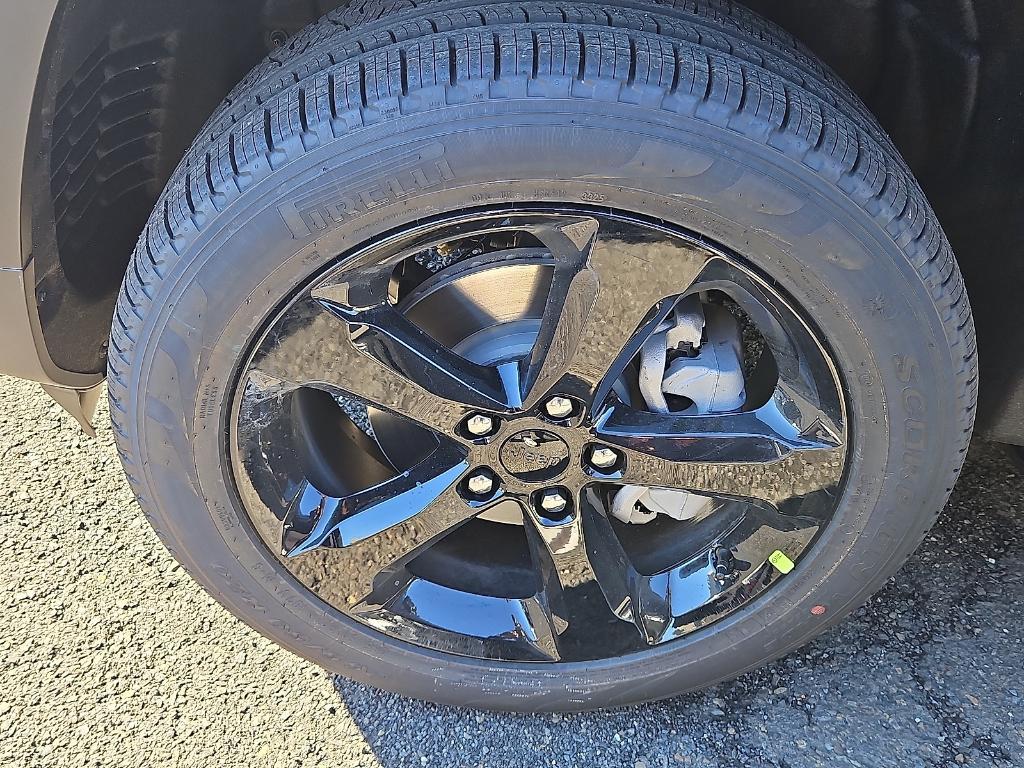 new 2025 Jeep Grand Cherokee car, priced at $51,721