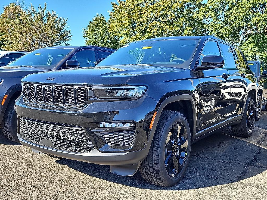 new 2025 Jeep Grand Cherokee car, priced at $51,721
