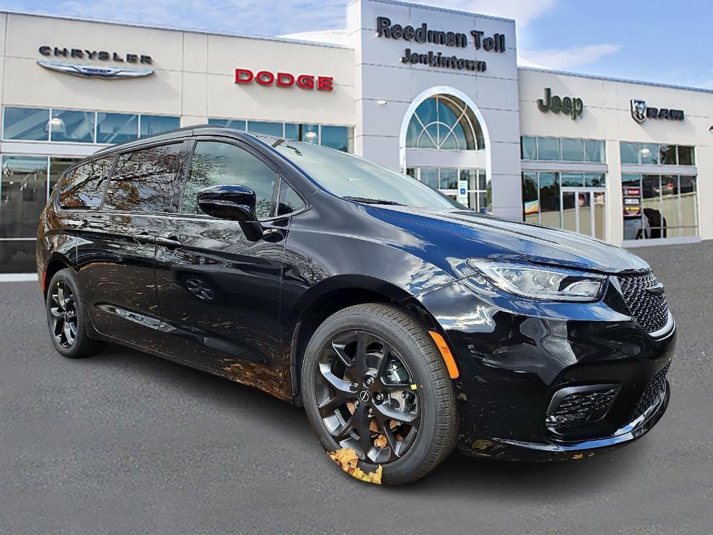 new 2026 Chrysler Pacifica car, priced at $51,313