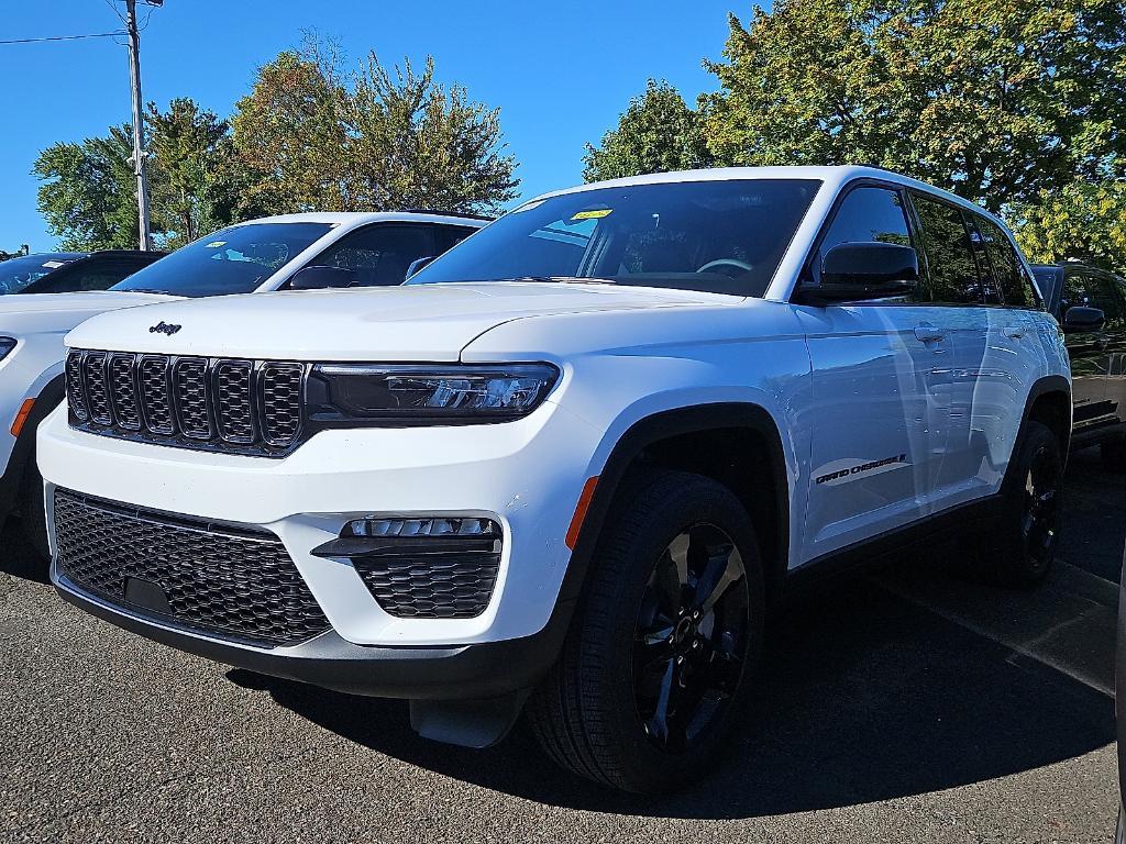 new 2025 Jeep Grand Cherokee car, priced at $48,201