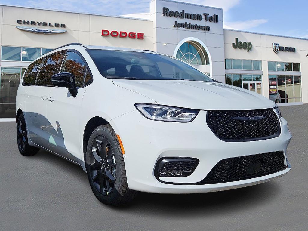 new 2026 Chrysler Pacifica car, priced at $46,426