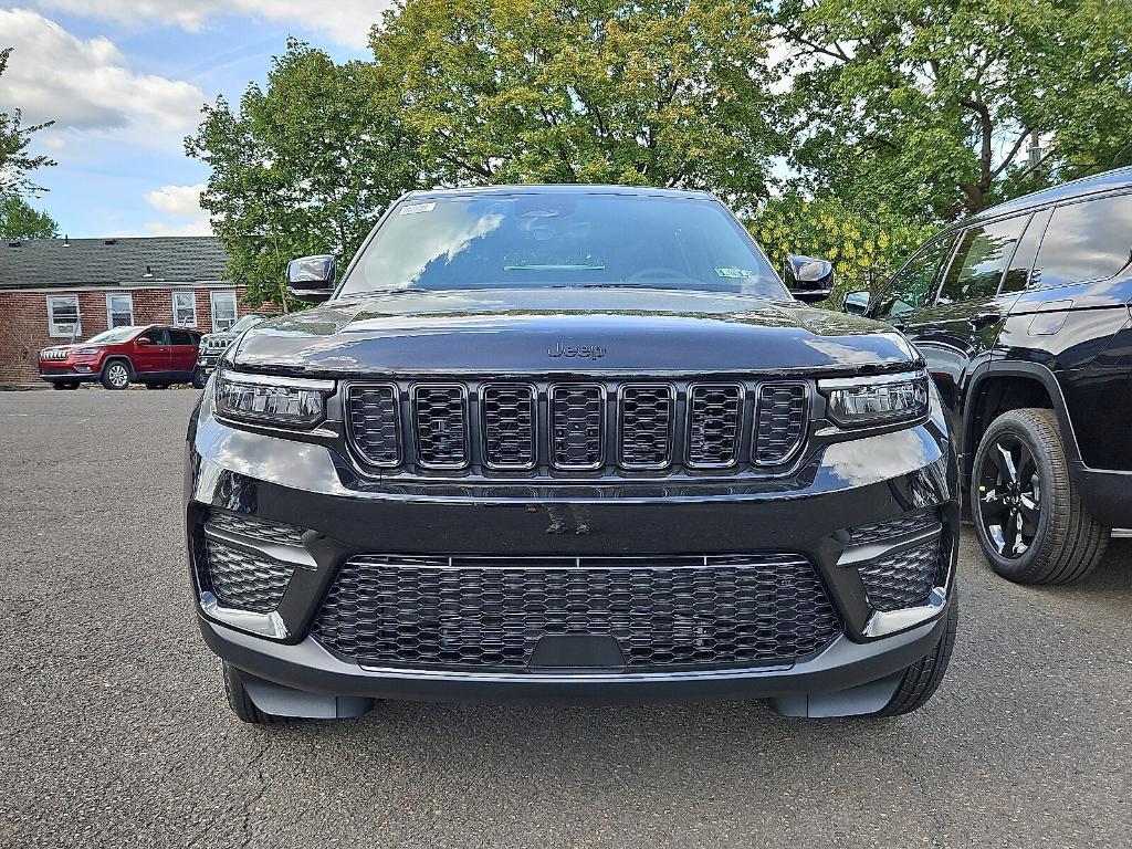 new 2025 Jeep Grand Cherokee car, priced at $42,791