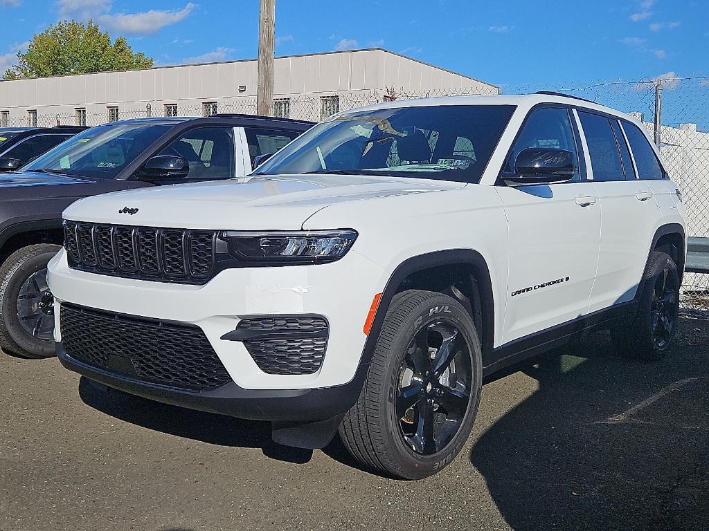 new 2025 Jeep Grand Cherokee car, priced at $45,581