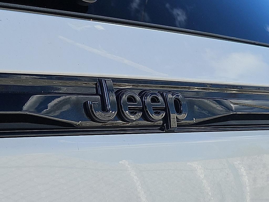 new 2025 Jeep Grand Cherokee car, priced at $45,581