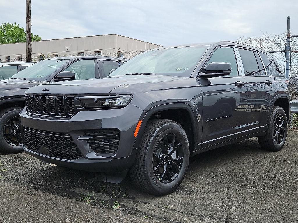new 2025 Jeep Grand Cherokee car, priced at $43,536