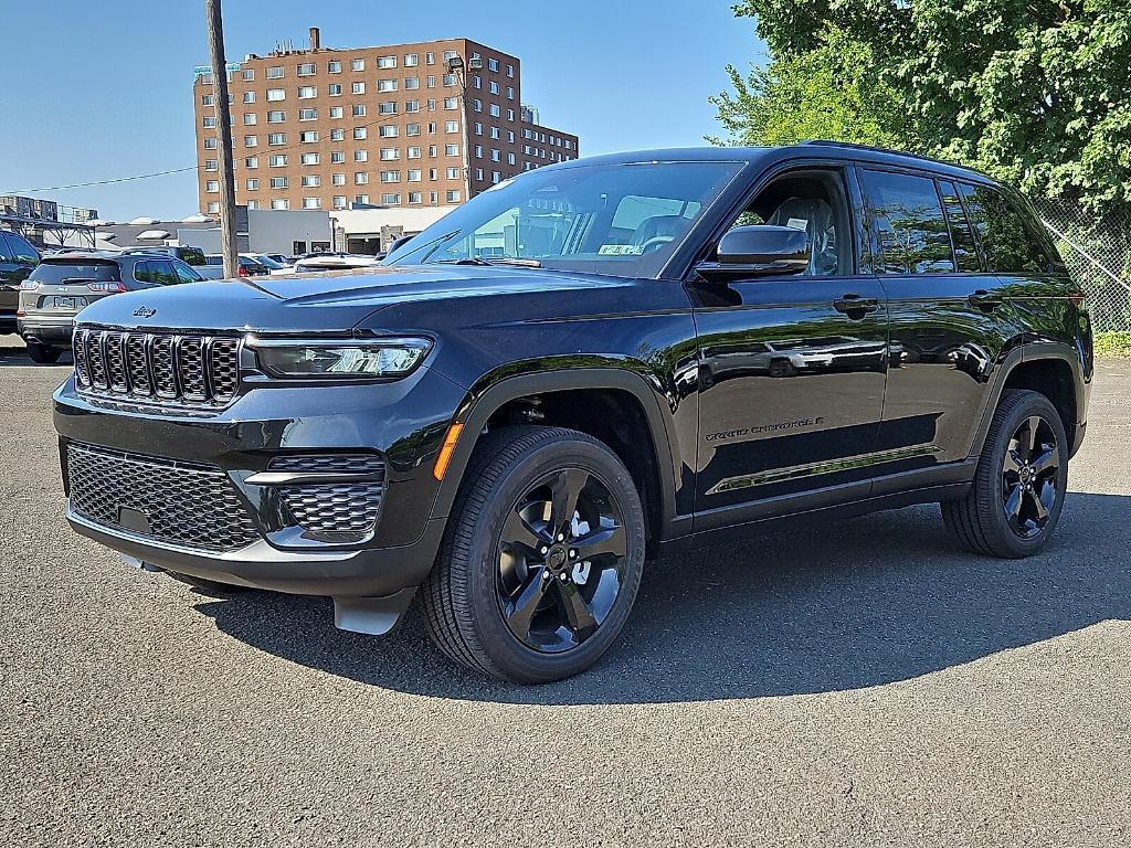 new 2025 Jeep Grand Cherokee car, priced at $45,181