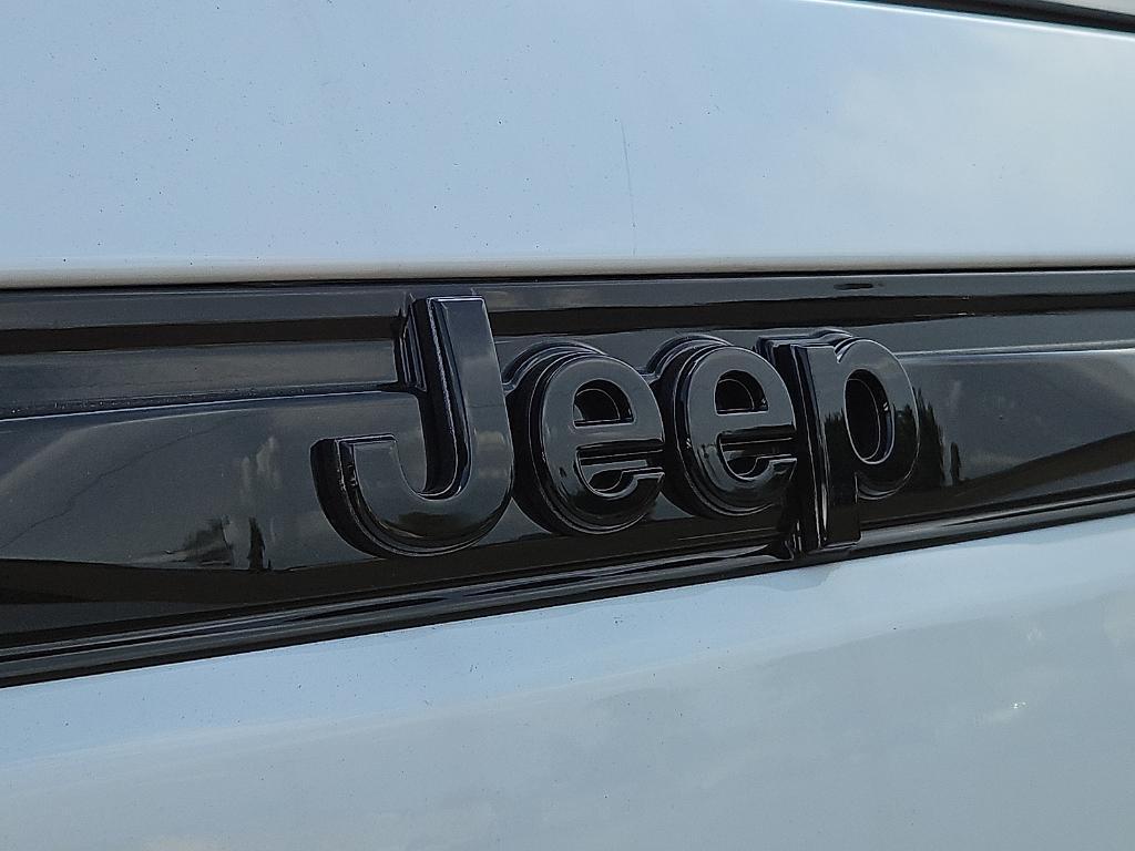 new 2025 Jeep Grand Cherokee car, priced at $44,586