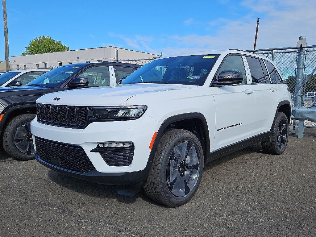 new 2025 Jeep Grand Cherokee car, priced at $48,201