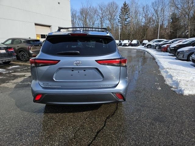 used 2022 Toyota Highlander car, priced at $39,995