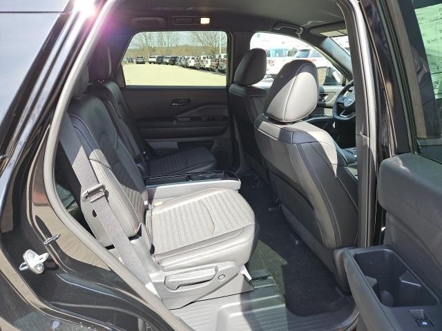 new 2025 Nissan Pathfinder car, priced at $43,863