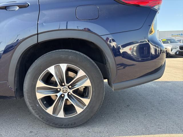 used 2022 Toyota Highlander Hybrid car, priced at $33,995