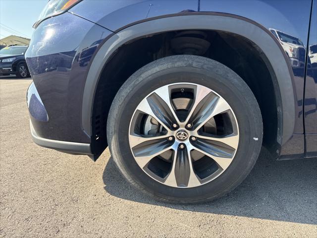 used 2022 Toyota Highlander Hybrid car, priced at $33,995