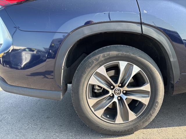 used 2022 Toyota Highlander Hybrid car, priced at $33,995