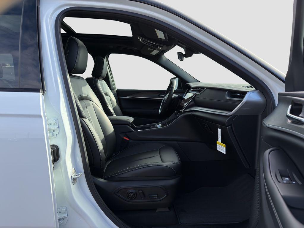 new 2025 Jeep Grand Cherokee car, priced at $46,744