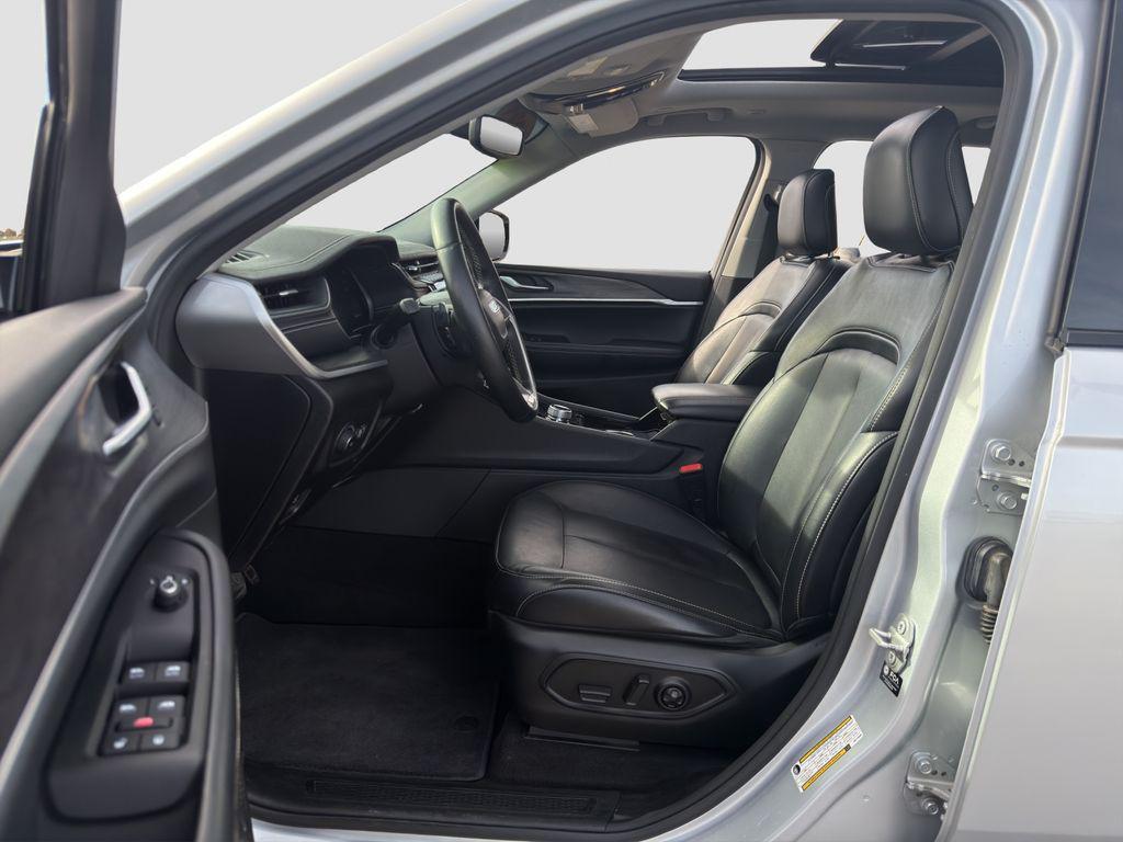 used 2021 Jeep Grand Cherokee L car, priced at $25,999