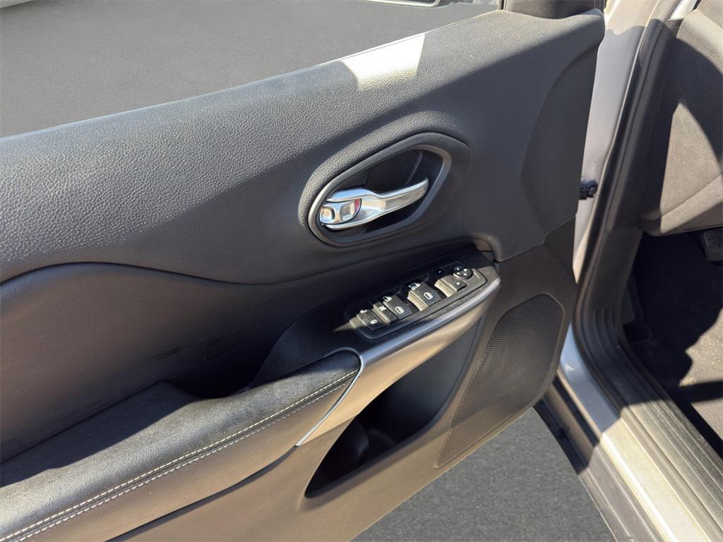 used 2019 Jeep Cherokee car, priced at $15,717