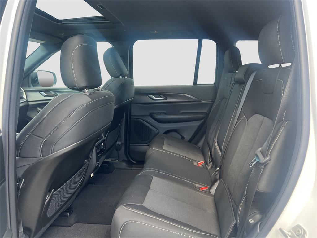 new 2025 Jeep Grand Cherokee car, priced at $40,325