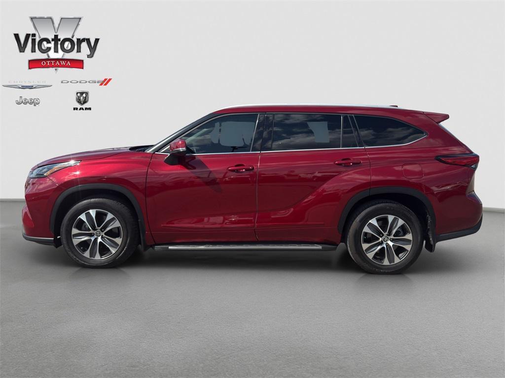 used 2022 Toyota Highlander car, priced at $32,698