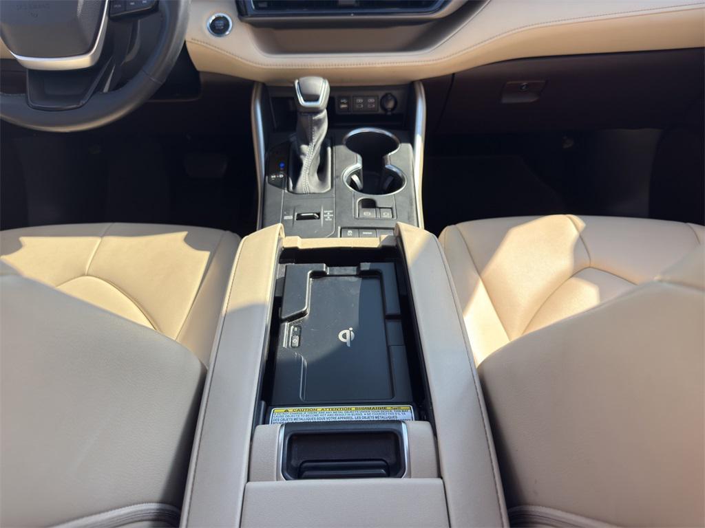 used 2022 Toyota Highlander car, priced at $32,698
