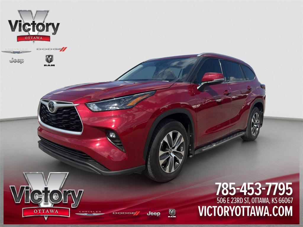 used 2022 Toyota Highlander car, priced at $33,988