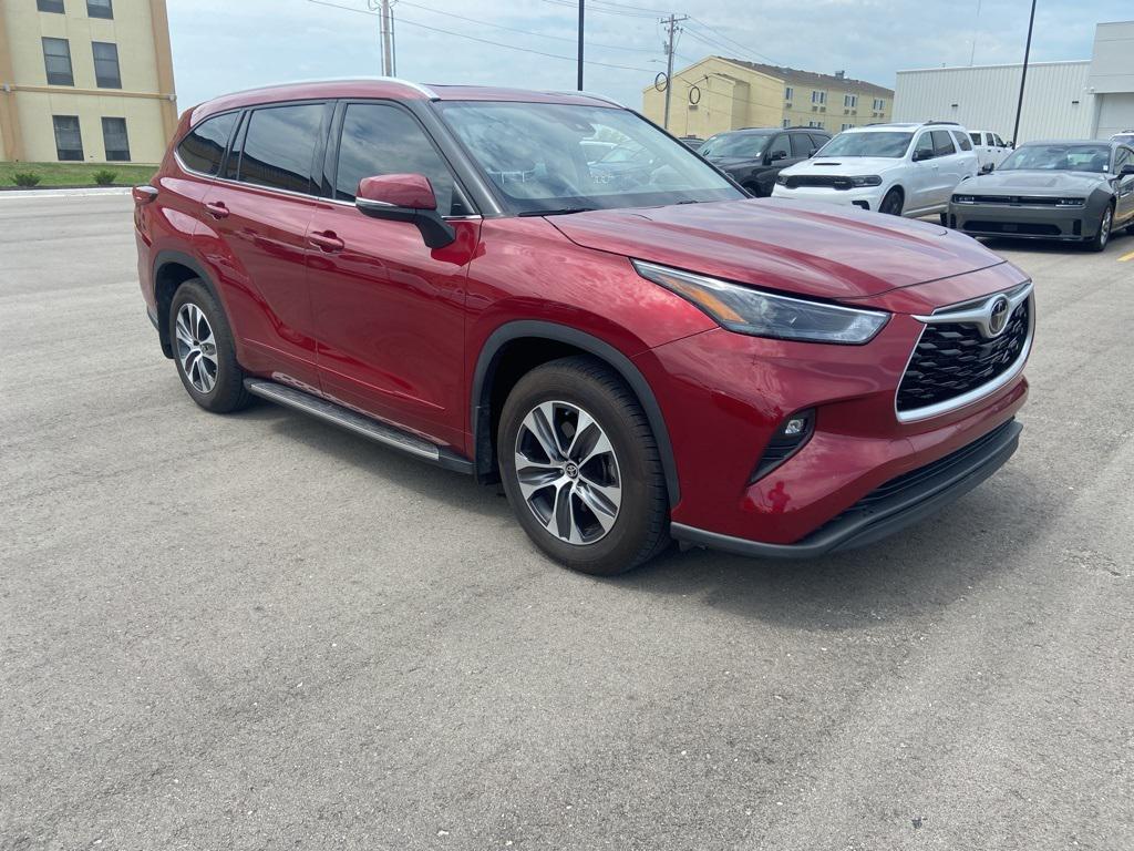 used 2022 Toyota Highlander car, priced at $33,988