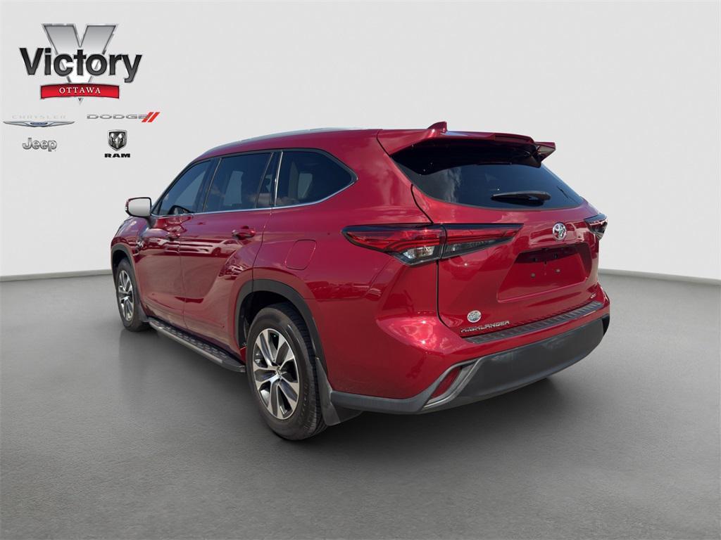 used 2022 Toyota Highlander car, priced at $32,698