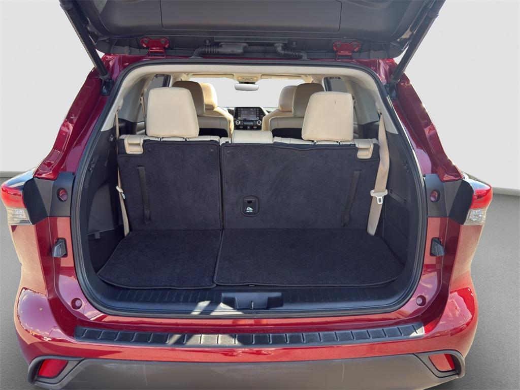 used 2022 Toyota Highlander car, priced at $32,698