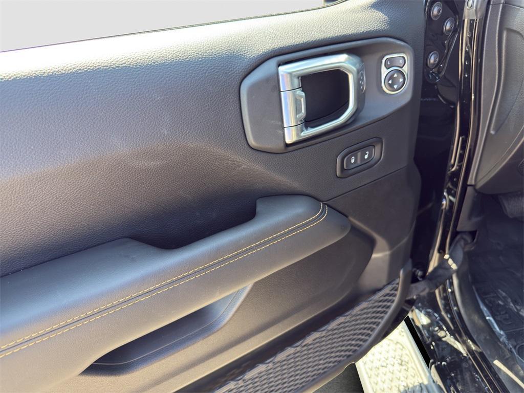 new 2025 Jeep Gladiator car, priced at $45,738