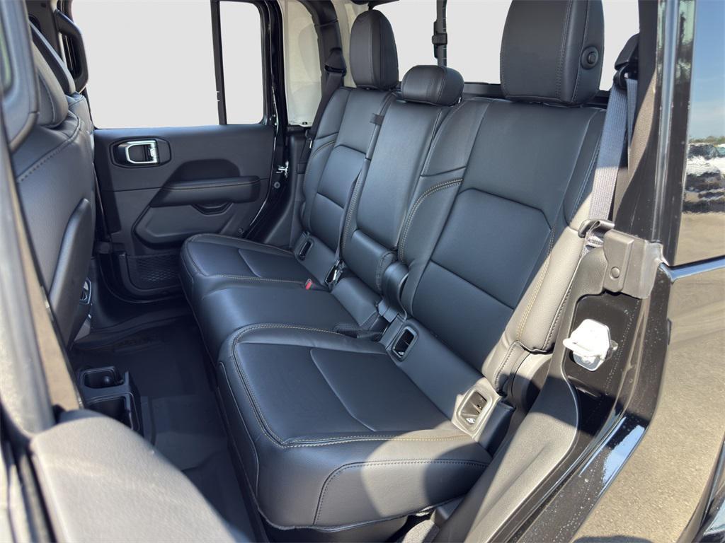 new 2025 Jeep Gladiator car, priced at $45,738