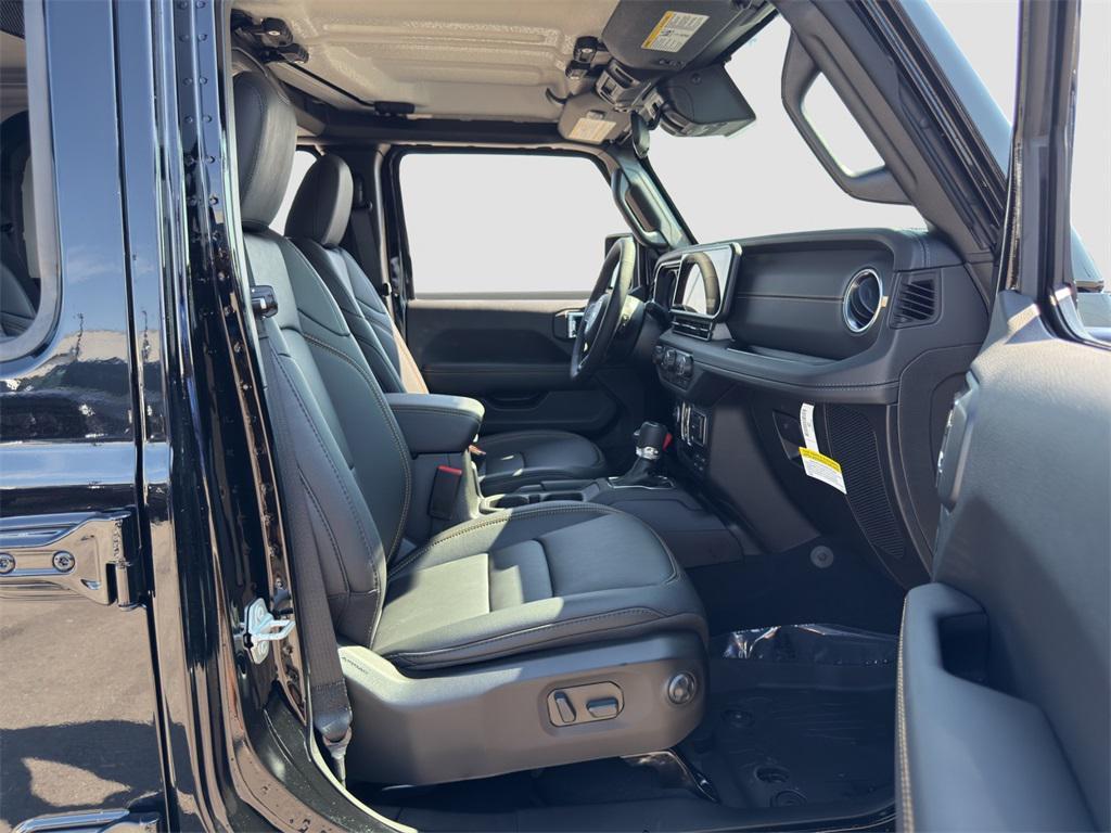 new 2025 Jeep Gladiator car, priced at $45,738
