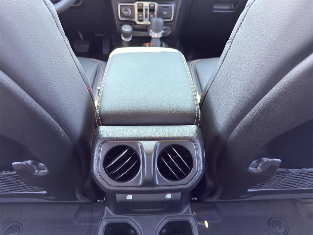 new 2025 Jeep Gladiator car, priced at $45,738