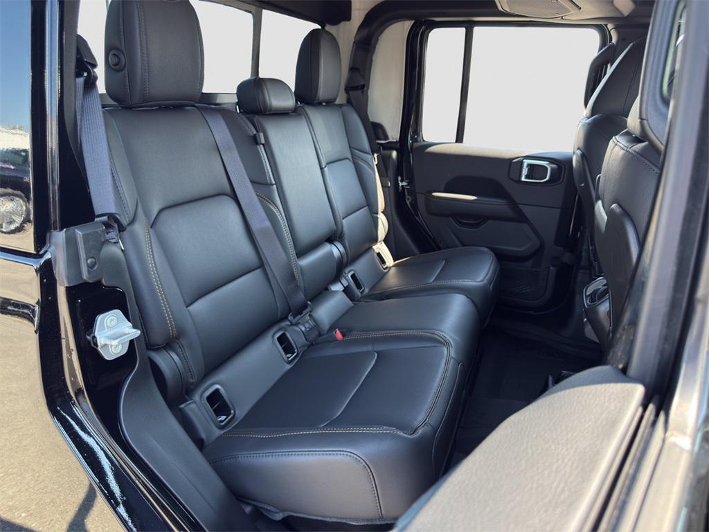 new 2025 Jeep Gladiator car, priced at $45,738