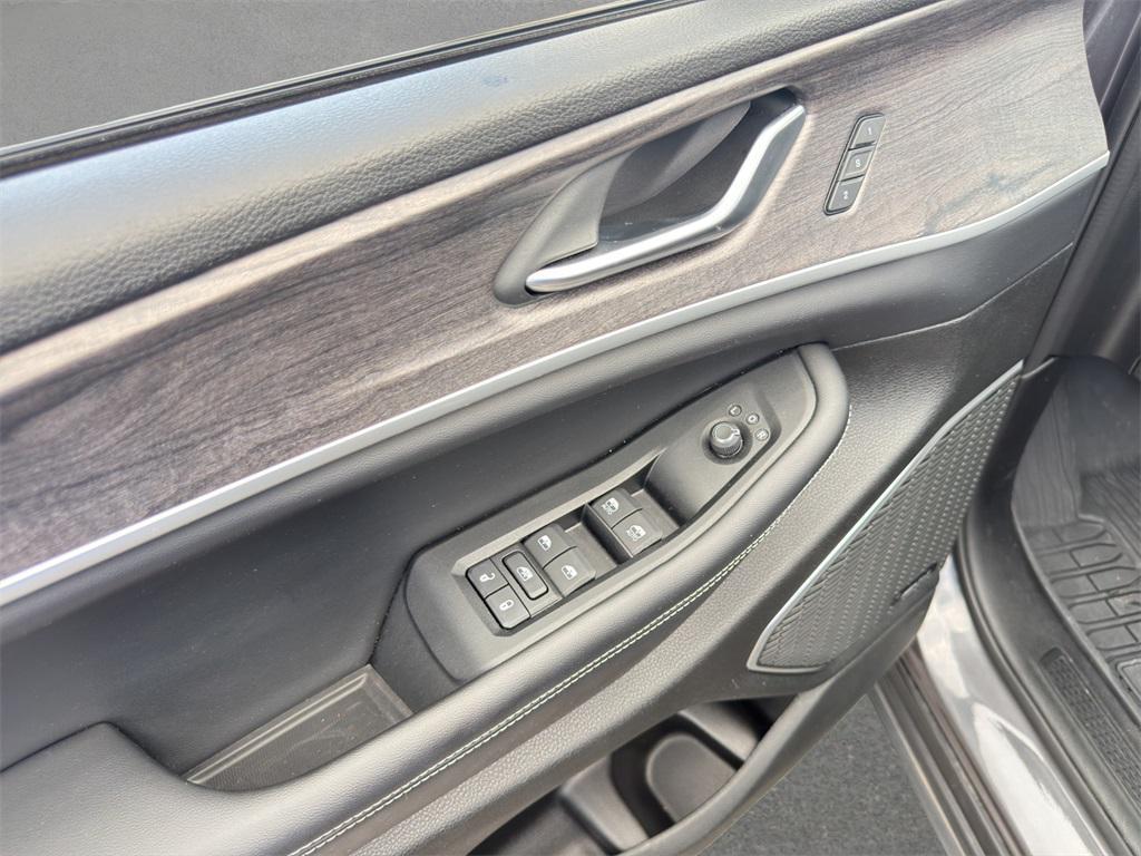 used 2024 Jeep Grand Cherokee L car, priced at $37,988