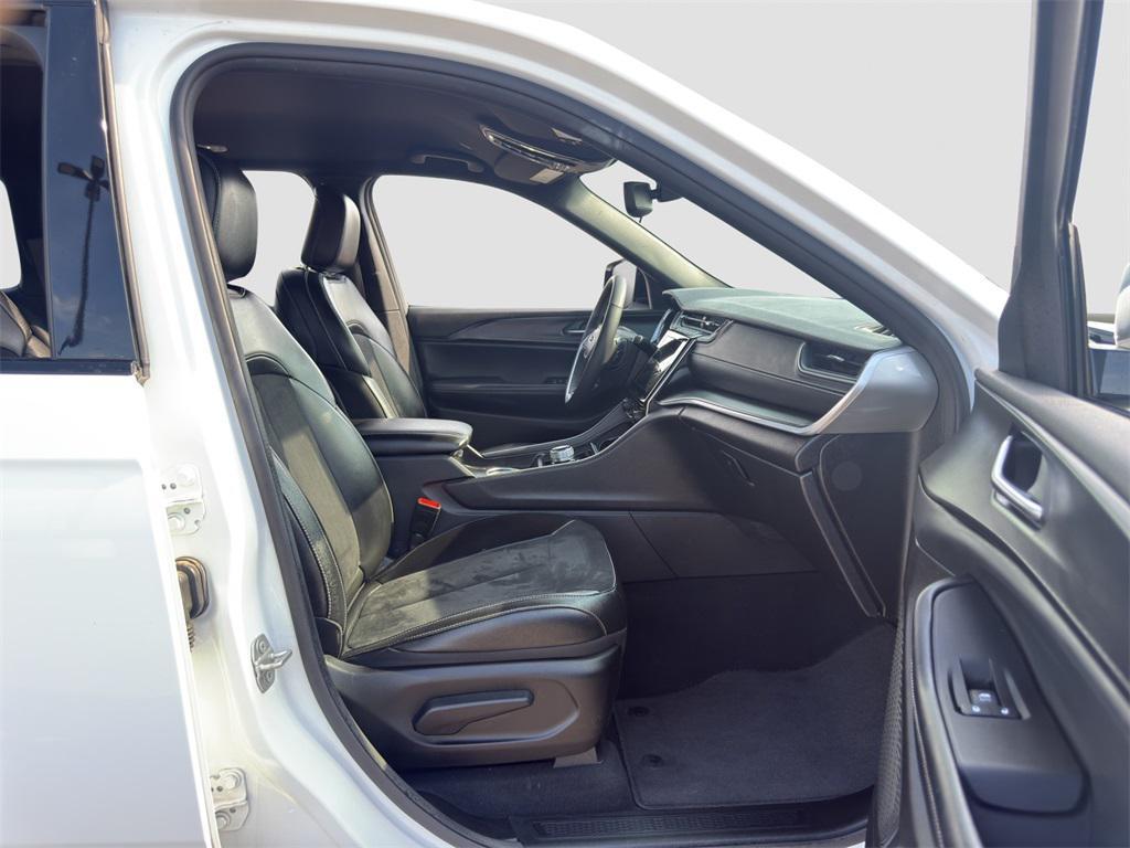 used 2024 Jeep Grand Cherokee car, priced at $33,119