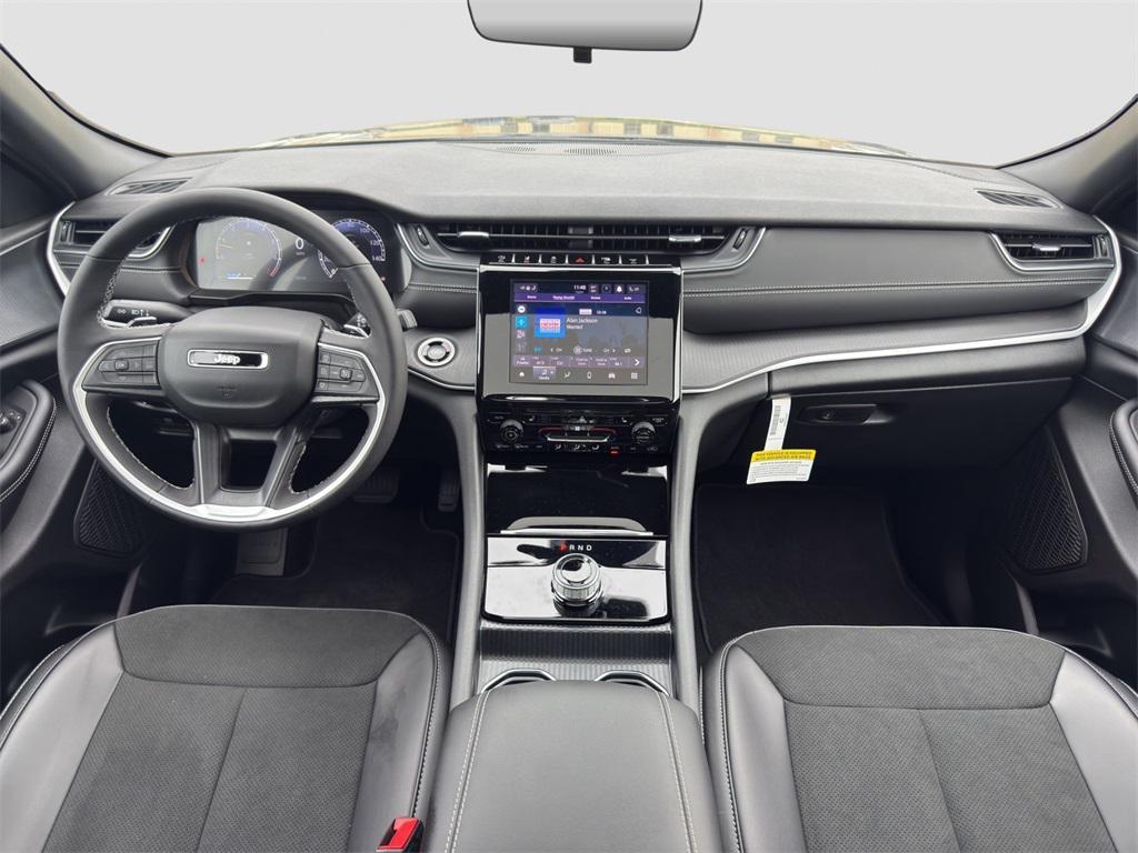 new 2025 Jeep Grand Cherokee car, priced at $39,748