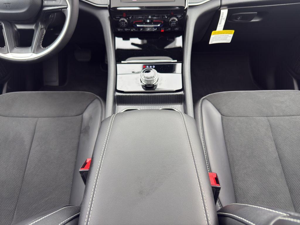 new 2025 Jeep Grand Cherokee car, priced at $41,148