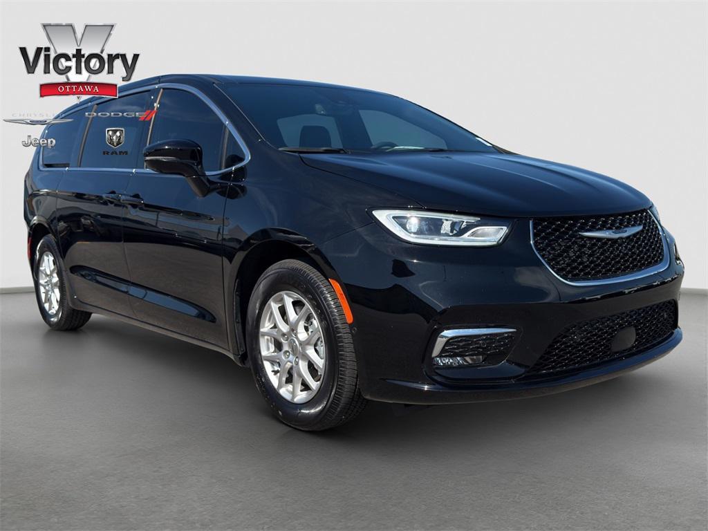 new 2025 Chrysler Pacifica car, priced at $39,441