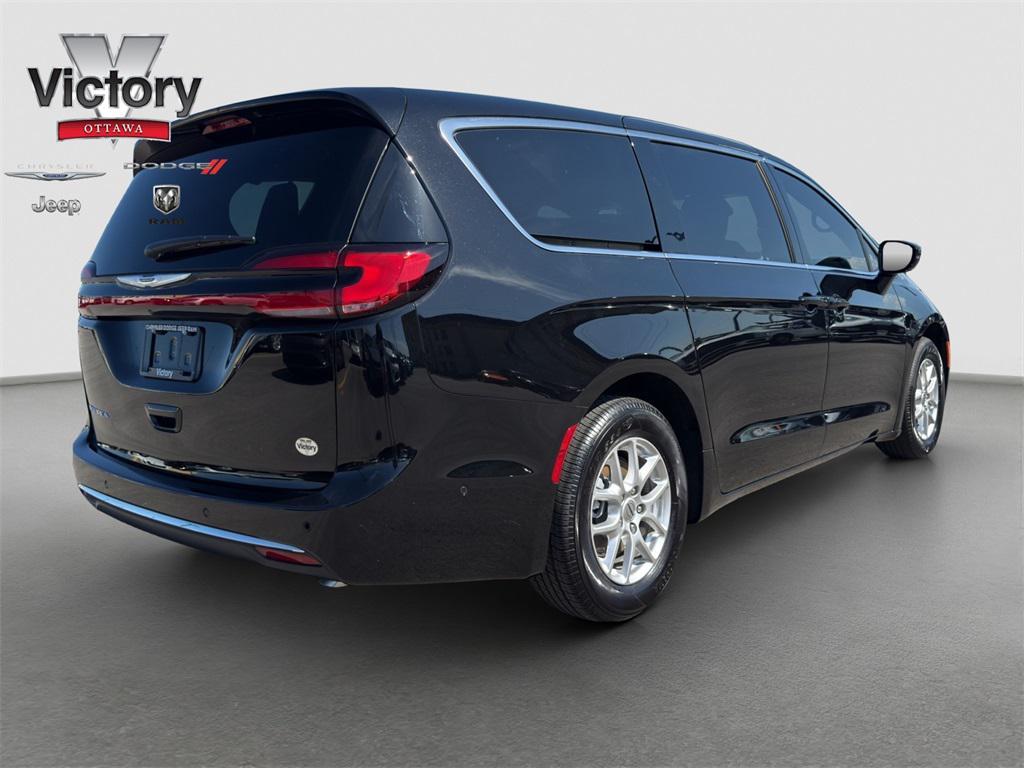 new 2025 Chrysler Pacifica car, priced at $39,441