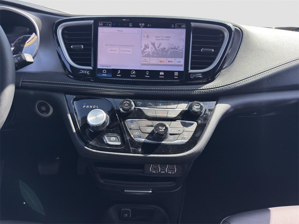 new 2025 Chrysler Pacifica car, priced at $39,441
